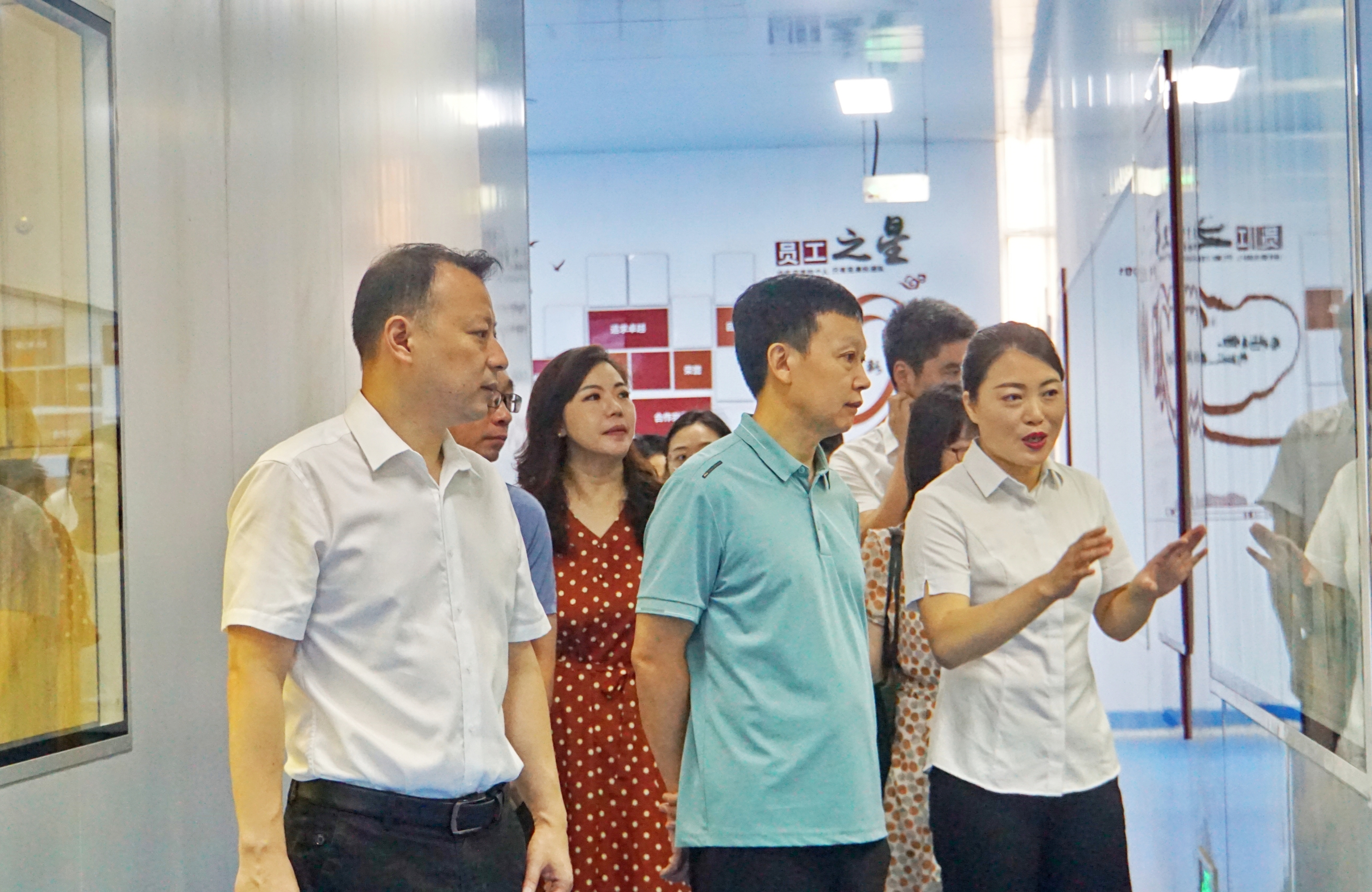 瀘州市民政局局長(zhǎng)王坤率隊(duì)調(diào)研西南醫(yī)投集團(tuán)